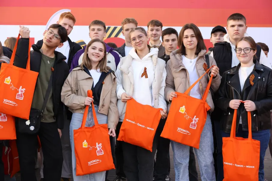 В День Победы нижегородские школьники и педагоги отправились в Республику Беларусь в рамках проекта «Уроки с путешествием. 80-летие Победы»