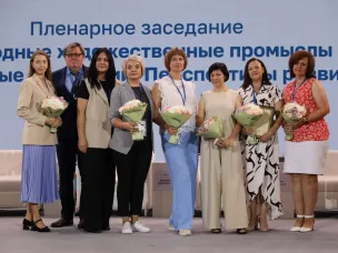 Нижегородцев, развивающих отрасль народных художественных промыслов, отметили наградами Минпромторга России и региона