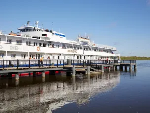 Первый теплоход пришвартовался к новому причалу в Выксе